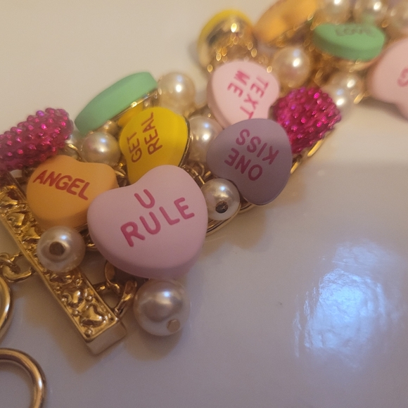 BETSEY JOHNSON Sweetheart candy hearts Valentines toggle bracelet NWT pearls - Picture 12 of 12